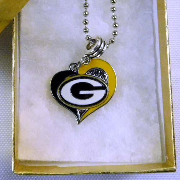 Jewelry - Enamel Heart Shaped Greenbay Packers NFL Necklace